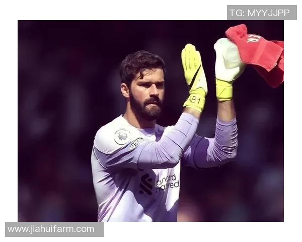 全球足球巨星的魅力与影响力解析：从场上表现到场外生活的全景探索